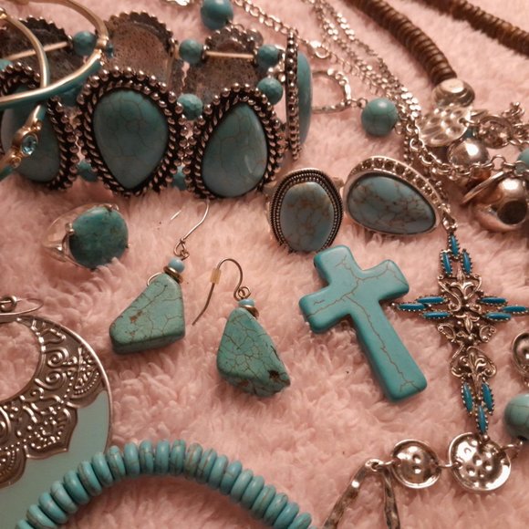 HUGE Turquoise costume jewelry BUNDLE/LOT - Picture 2 of 8